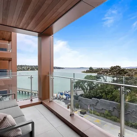 1Br With Balcony Free Parking & Close To Ferry